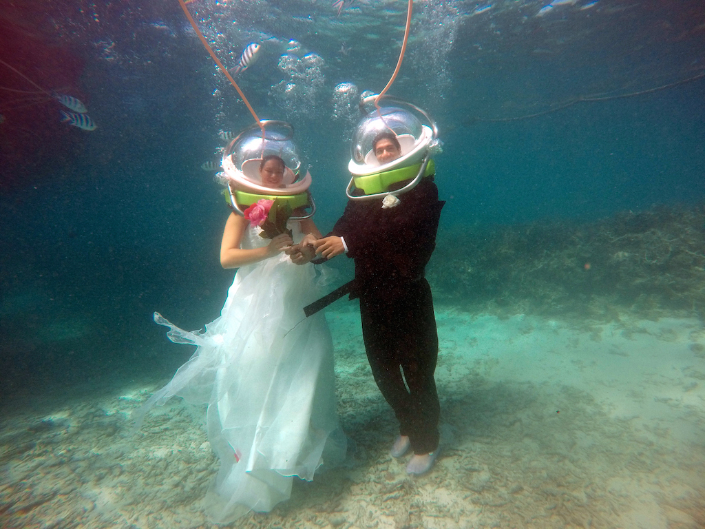 Underwater wedding in Belle Mare